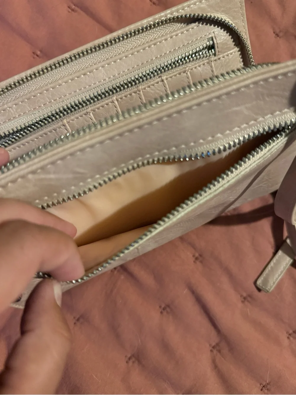 Women's Leather Crossbodyi Phone Bag in Light Pink